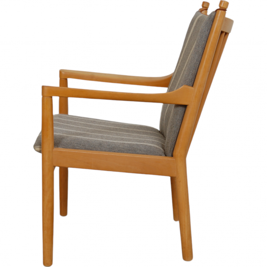 Hans Wegner 1788 loungestol i stribet stof