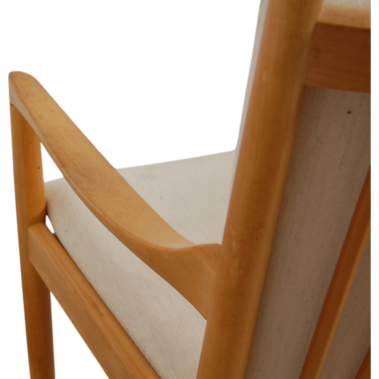 Hans Wegner 1788 chair in white fabric