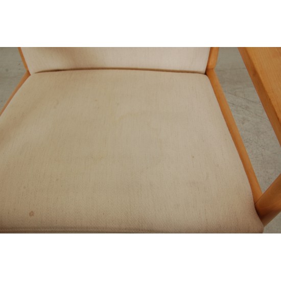 Hans Wegner 1788 chair in white fabric