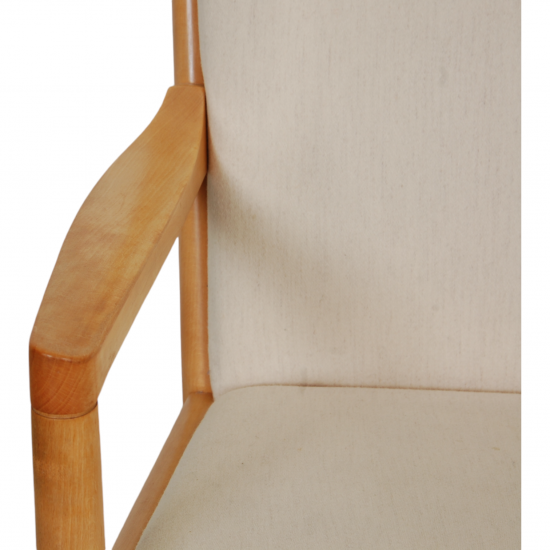 Hans Wegner 1788 chair in white fabric