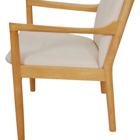 Hans Wegner 1788 chair in white fabric