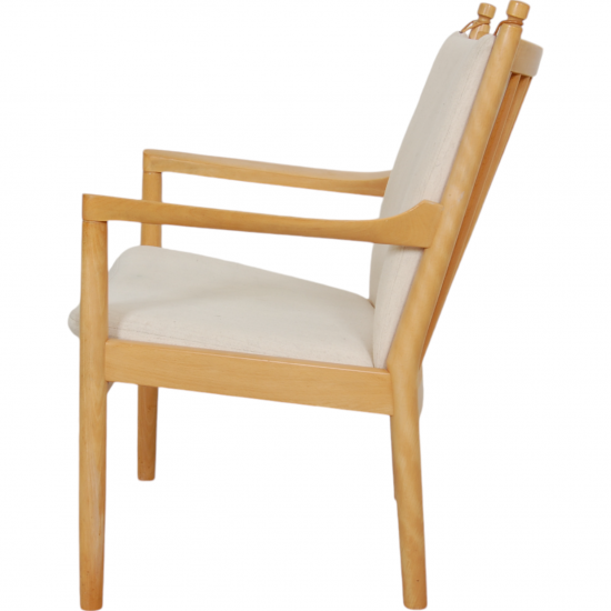 Hans Wegner 1788 chair in white fabric