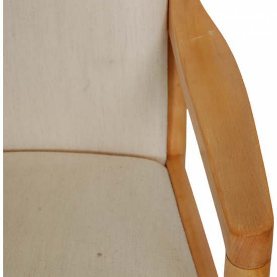 Hans Wegner 1788 chair in white fabric