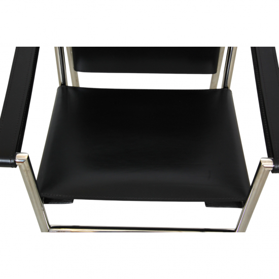 Le Corbusier LC-1 chair in black leather