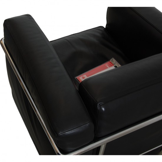 Le Corbusier LC 2/1 chair in black leather 