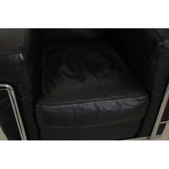 Le Corbusier LC 2/1 chair in black leather 