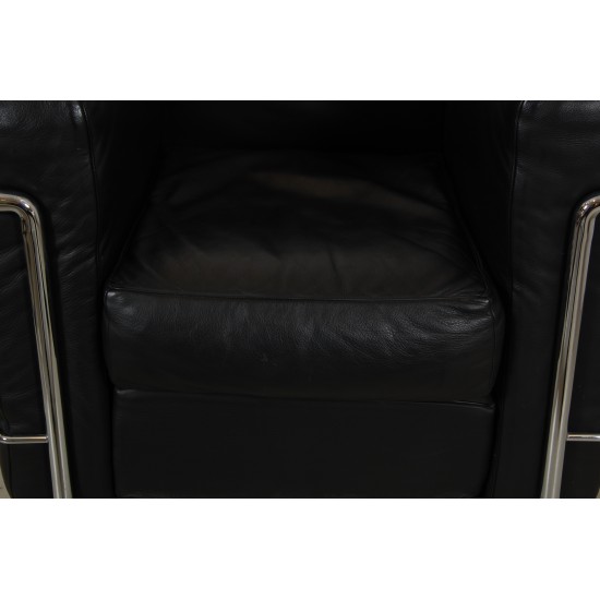 Le Corbusier LC 2/1 chair in black leather 