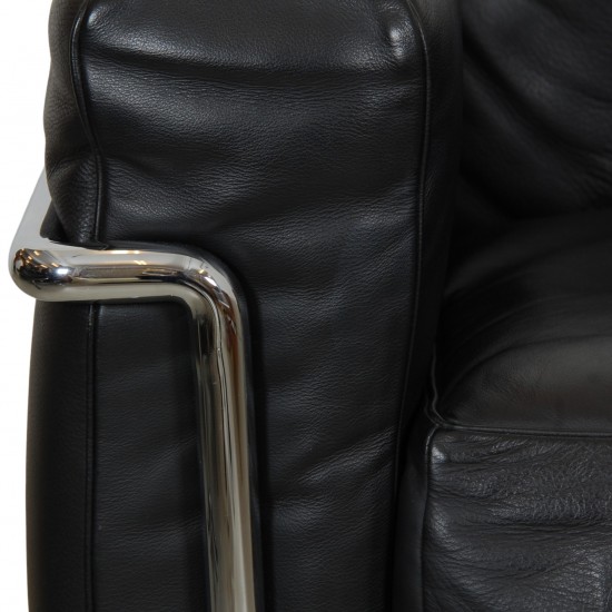 Le Corbusier LC-2 lounge chair in black Pelle leather