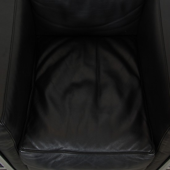 Le Corbuiser LC-2 lounge chair in black pelle leather