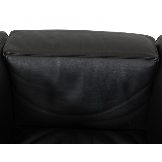 Le Corbuiser LC-2 lounge chair in black pelle leather